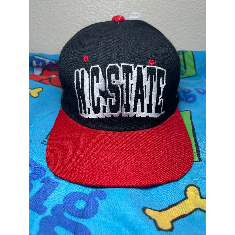 NC State WOLFPACK Vintage 90s NCAA 3D Shadow Script Snapback Hat by cap boy NWT